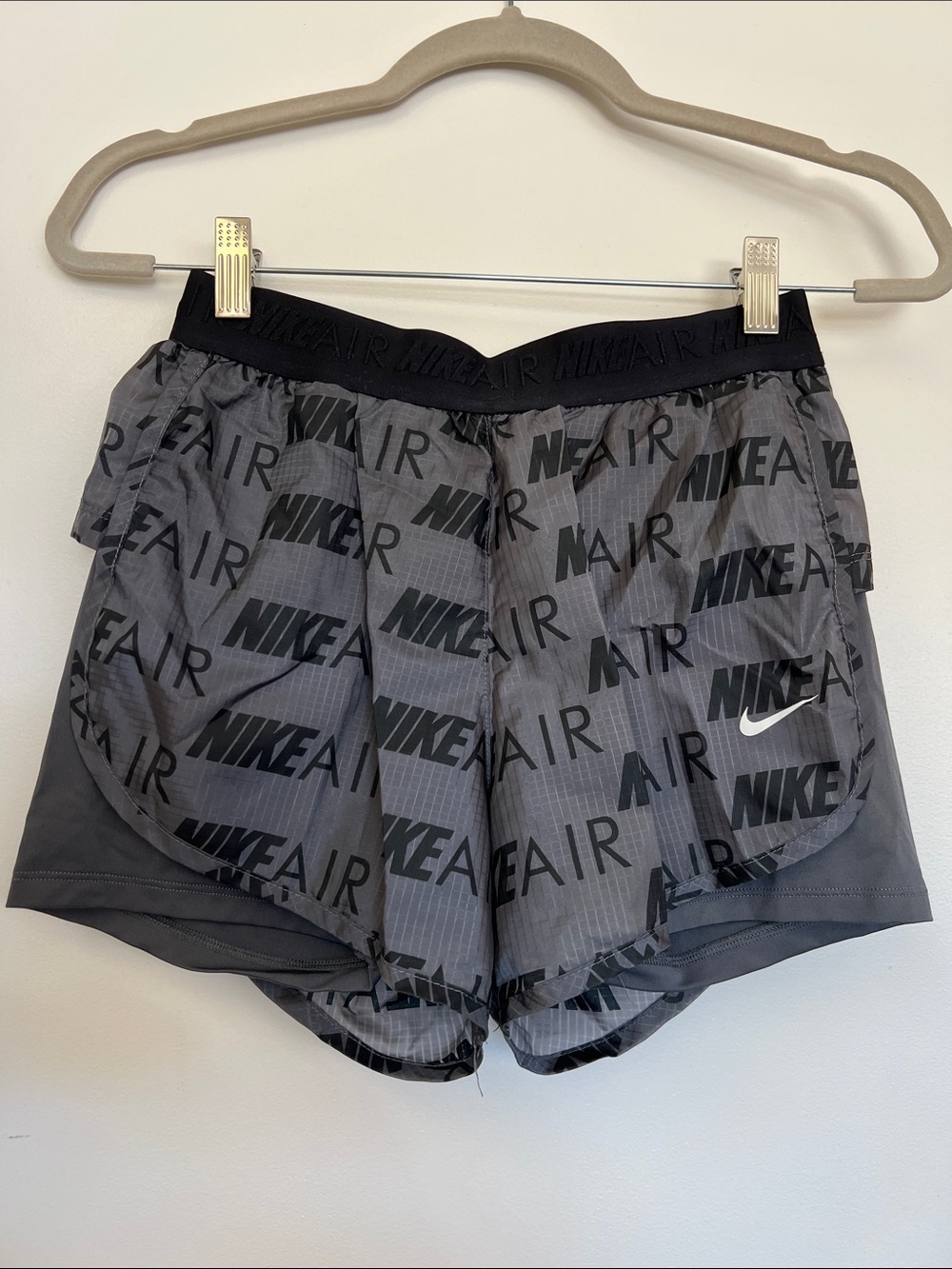 Nike Air Spellout Logo Women’s Black/Gray Athletic Shorts Women’s Small Active